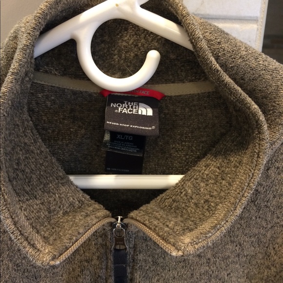 North Face Quarter Zip - Picture 2 of 3